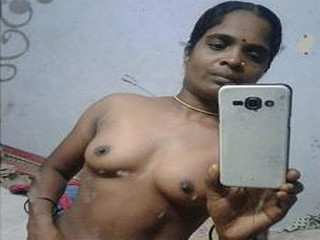 tamil cheating bhabhi showing her boobs