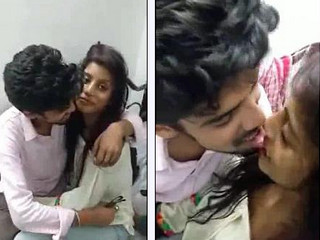 Kolkata teen girl Neha Romance with Piyush in room