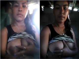 Today Exclusive- Horny Desi Girl Play With Her Boobs