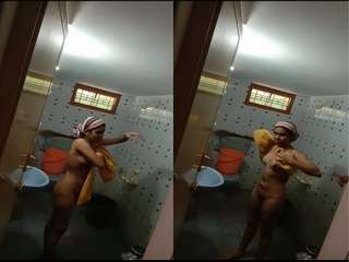Today Exclusive-Sexy Desi Girl Bathing Video Capture By Hidden Cam part 1
