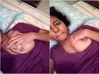 Today Exclusive-Cute Desi Girl Play With Her Boob