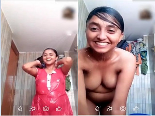 Exclusive- Sexy Girl bathing On video Cal