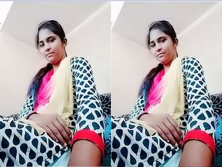 Today Exclusive-Sexy Desi Girl Showing Boobs and Pussy On Video Call