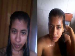Today Exclusive- Cute Girl Record Her Bathing Selfie