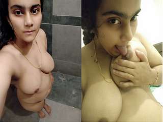 Today Exclusive- CUte Desi Girl Record her Bathing Video