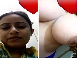 Today Exclusive-Cute Desi Girl Showing Her Boobs and Pussy