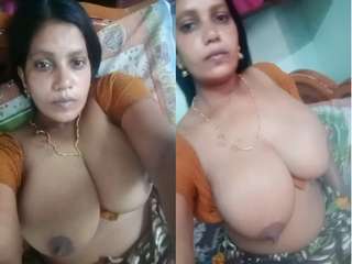 Today Exclusive- Sexy Bhabhi Showing Her Big Boobs and Pussy