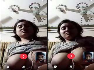Today Exclusive- Sexy Desi Girl Showing Boobs on Video Call