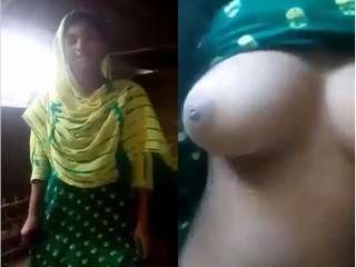 Today Exclusive- Desi Girl Showing Her Boobs and Pussy to Lover