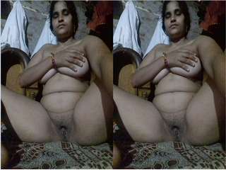 Today Exclusive-  Desi Village Bhabhi Showing Her Boobs and Pussy Part 2