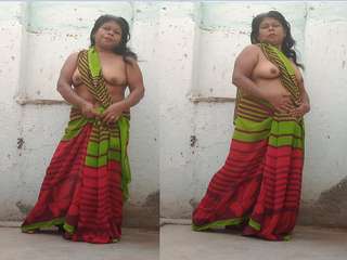 Today Exclusive- Desi Randi Bhabhi Nude Dance And Blowjob Part 2