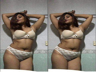 Today Exclusive- Sexy Desi Girl Shows Her Boobs and Pussy Part 2