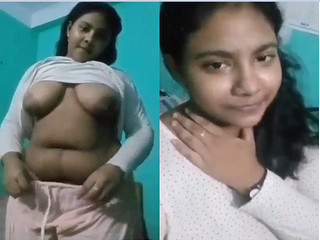 Today Exclusive- Cute Desi girl Shows Her Boobs and Pussy