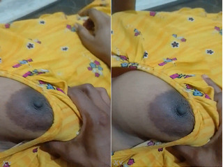 Today Exclusive-Desi Wife Shows Boobs