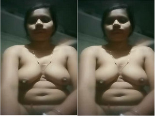 Today Exclusive-Desi Bhabhi Shows Her Boobs and Pussy part 1