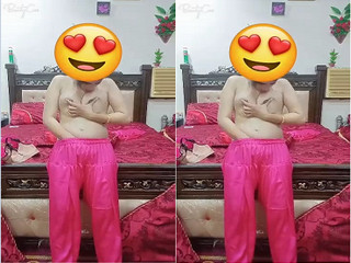 Today Exclusive- Sexy Desi Girl Shows Her Boobs