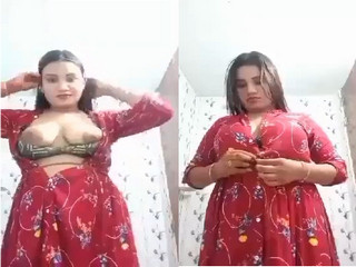 Today Exclusive- Sexy Bangla Girl Shows her Boobs