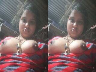 Today Exclusive- Desi Village Girl Shows her Boobs Part 1
