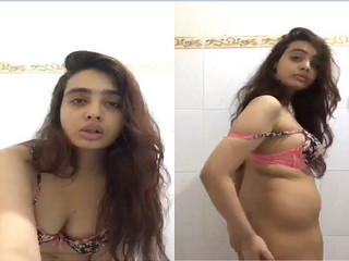 Sexy Desi girl Shows her Nude Body part 2