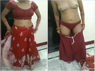 Exclusive- Desi Bhabhi Strip Her Saree And Showing Her Boobs