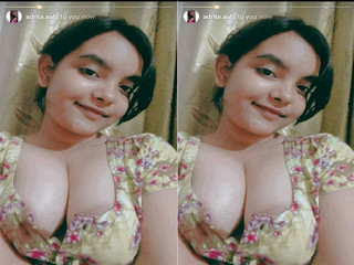 Desi Girl Shows Her Boobs