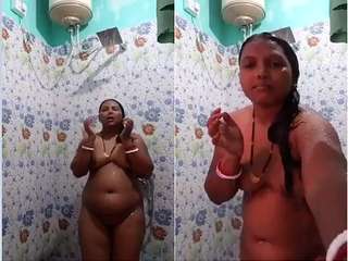 Exclusive- Sexy Desi Bhabhi Record Bathing Selfie For Ex Lover