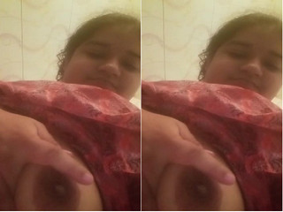 Desi Girl Shows Her Big Boobs part 1