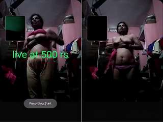 Today Exclusive- Famous Desi Priya Bhabhi Showing Her Boobs on Video Call
