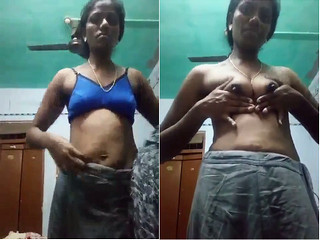 Exclusive- Horny Telugu Aunty Strip her Sloths and Showing Her Boobs