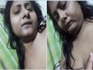 Today Exclusive- Horny Desi Bhabhi Play With Her big Boobs