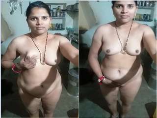 Today Exclusive- Hot Look Desi Bhabhi Play With Her Big Boobs