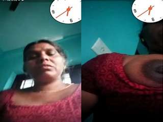 Today Exclusive-Desi mature Aunty Showing Her Boobs on Video Call part 1