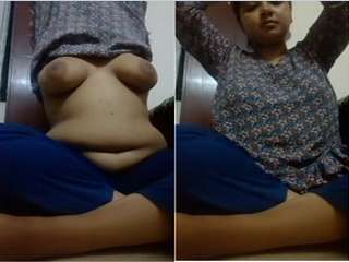 Today Exclusive- Sexy Look Indian Girl Showing Her Big Boobs